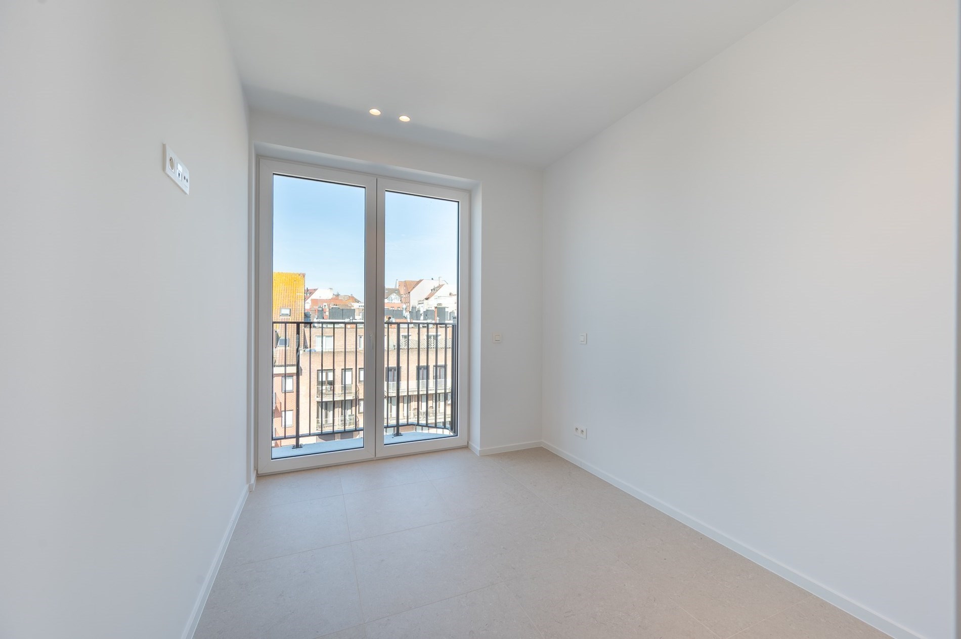 Appartement neuf enti&#232;rement fini avec des vues agr&#233;ables situ&#233; au centre de Knokke. 