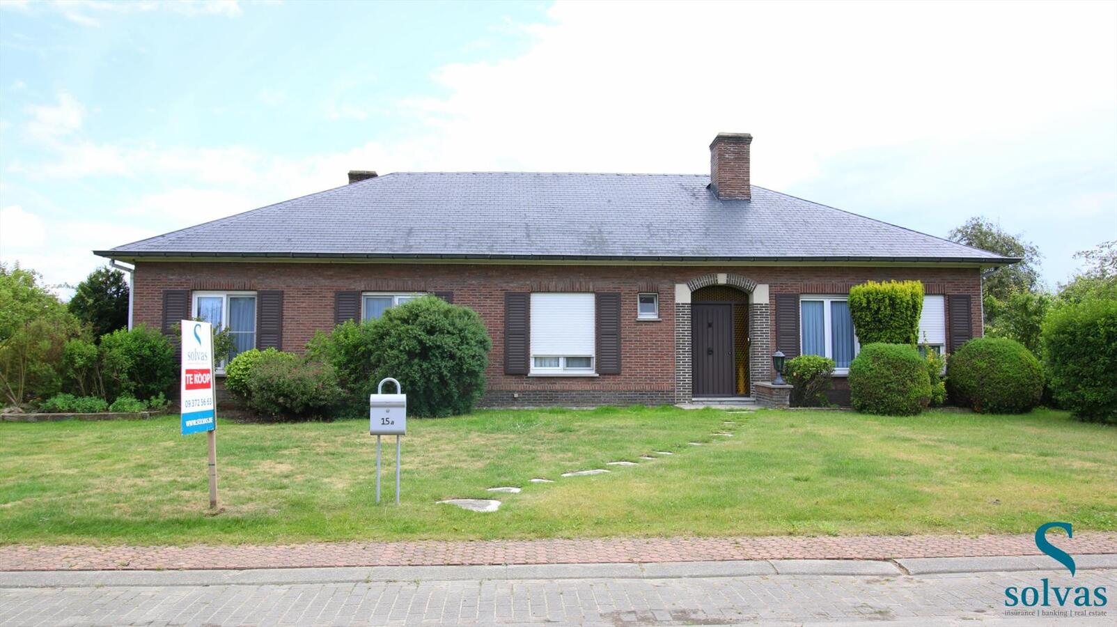 Op te frissen bungalow op toplocatie met 3 slaapkamers! 