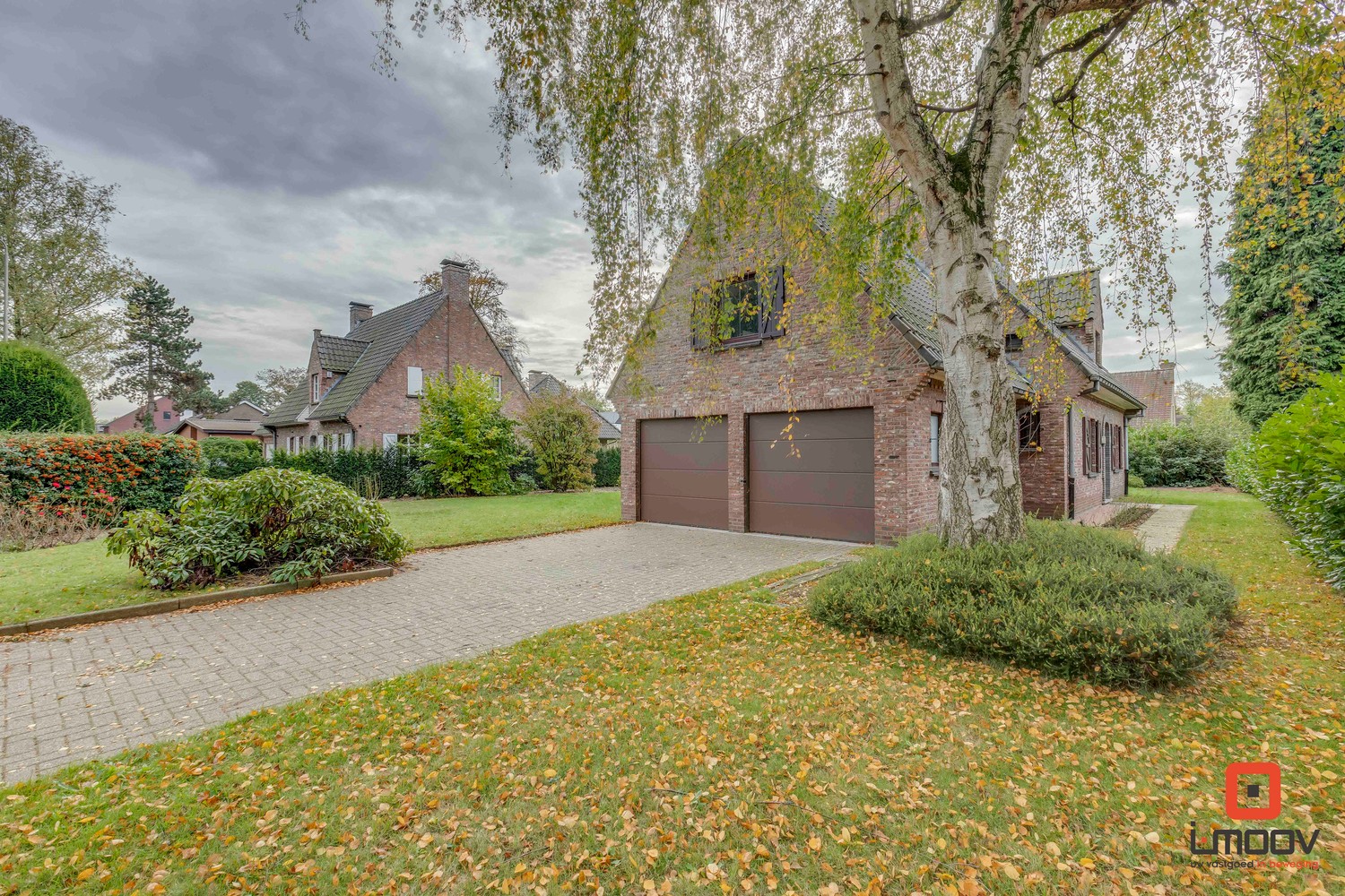 Villa met 4 slaapkamers en 2 inpandige garages 