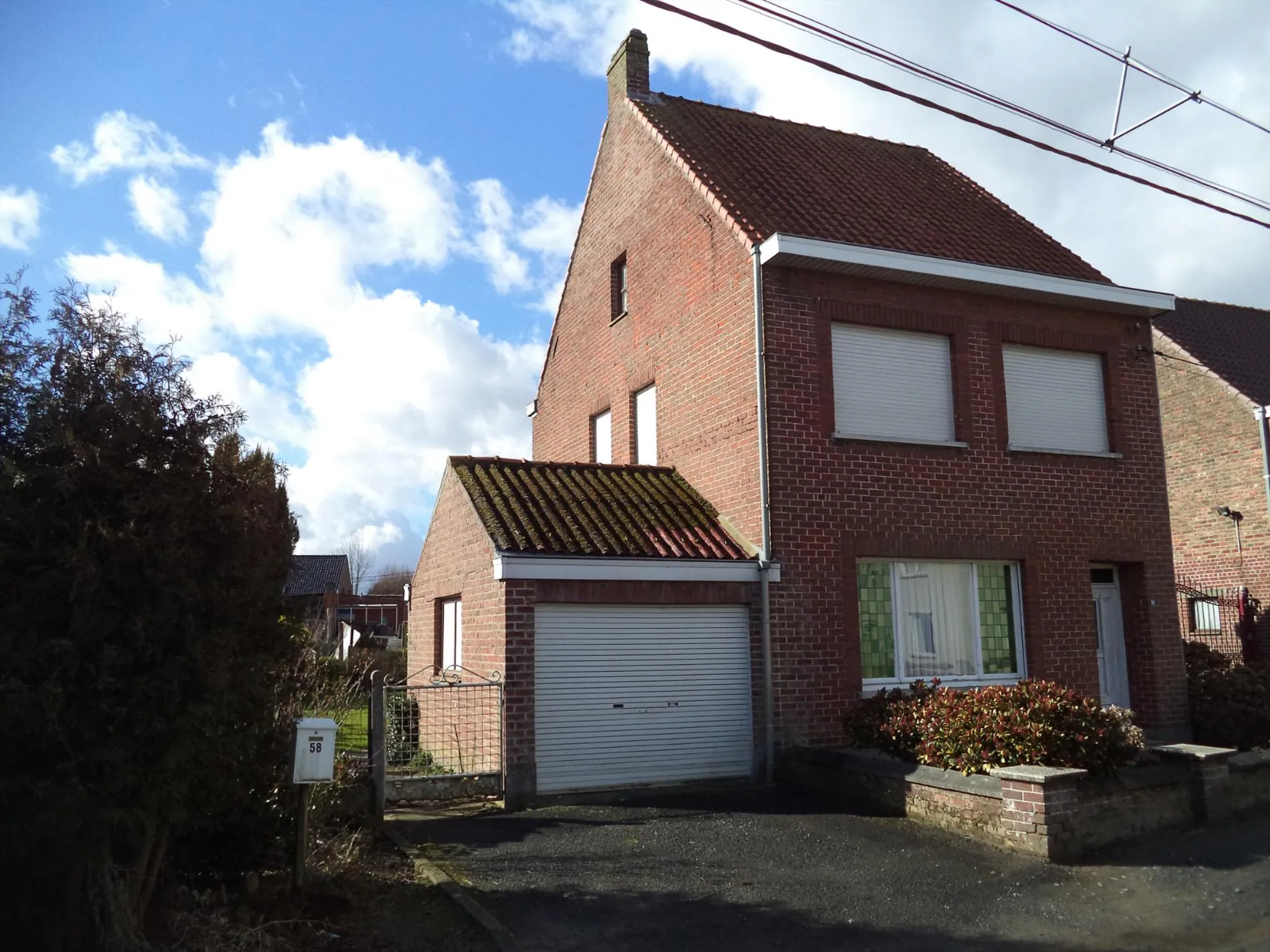 Halfopen bebouwing met 3 slpks op 624 m² te Wijnendale