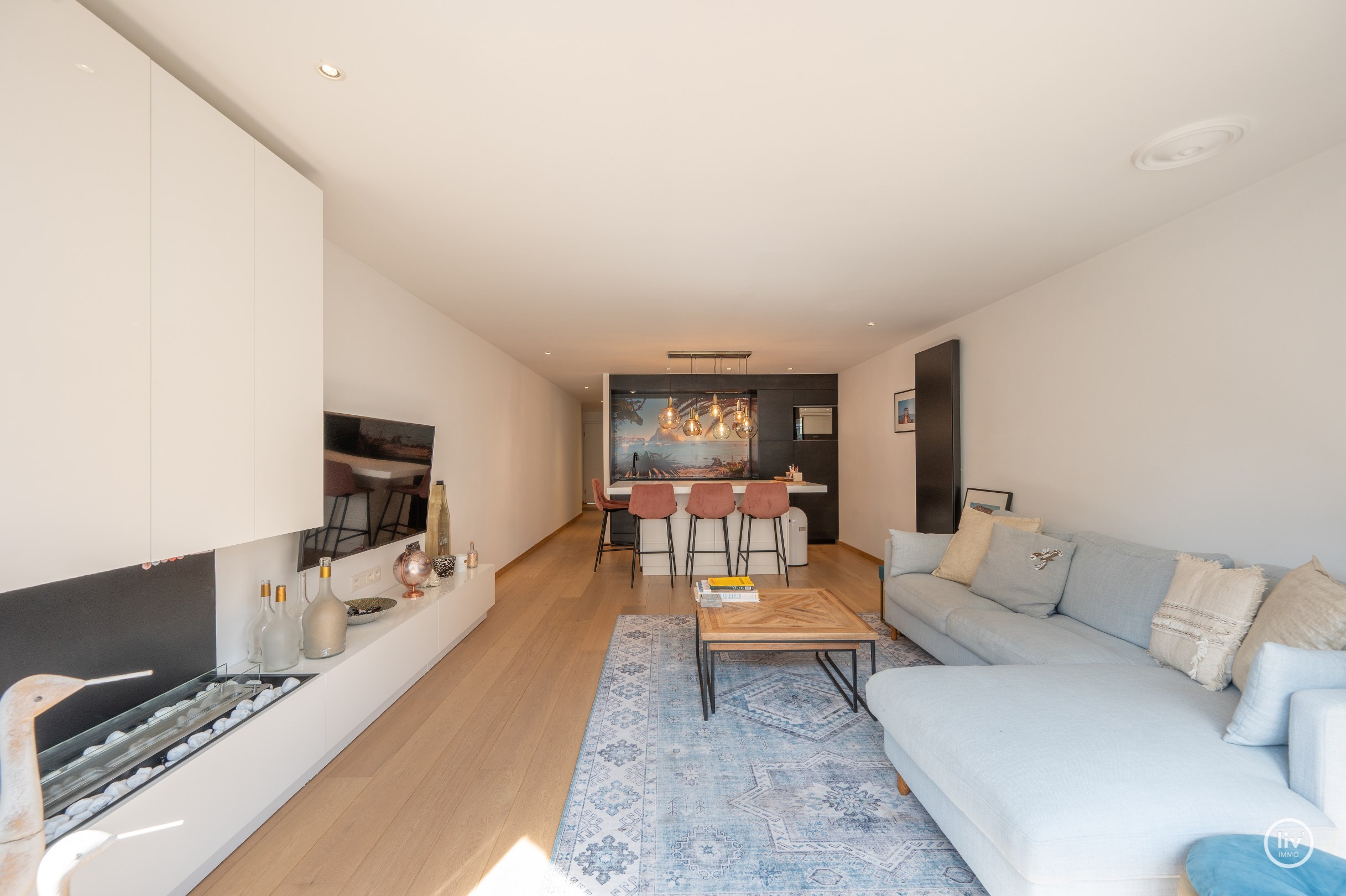 Mooi gerenoveerd appartement in de Paul Parmentierlaan te Knokke. 