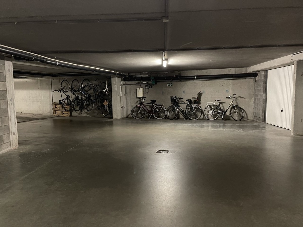 Appartement op het gelijkvloers met terras, grote tuin en garage 