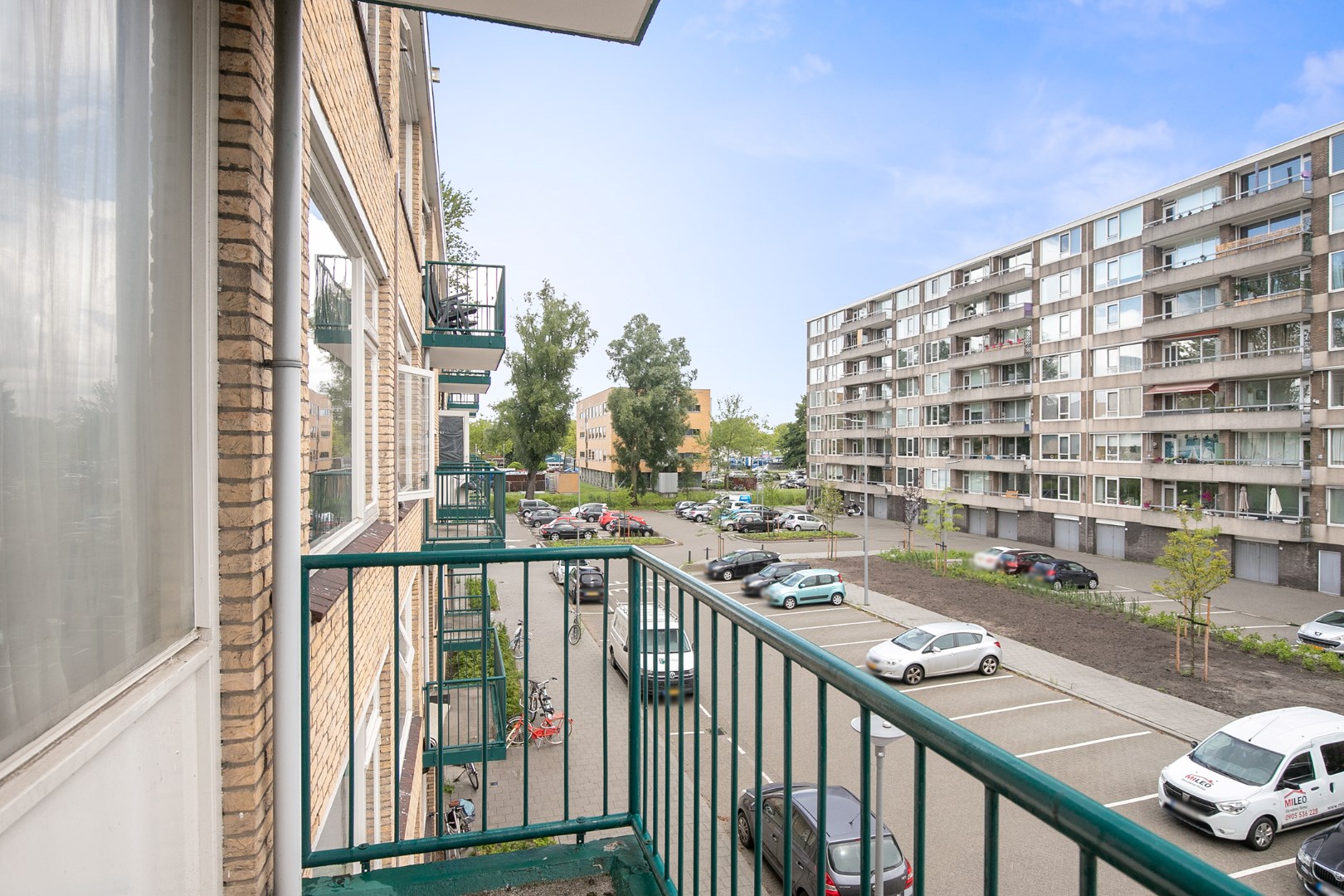 4-kamer appartement met 2 balkons gelegen op eigen grond in de kindvriendelijke wijk &quot;Het Lage Land&quot;. 