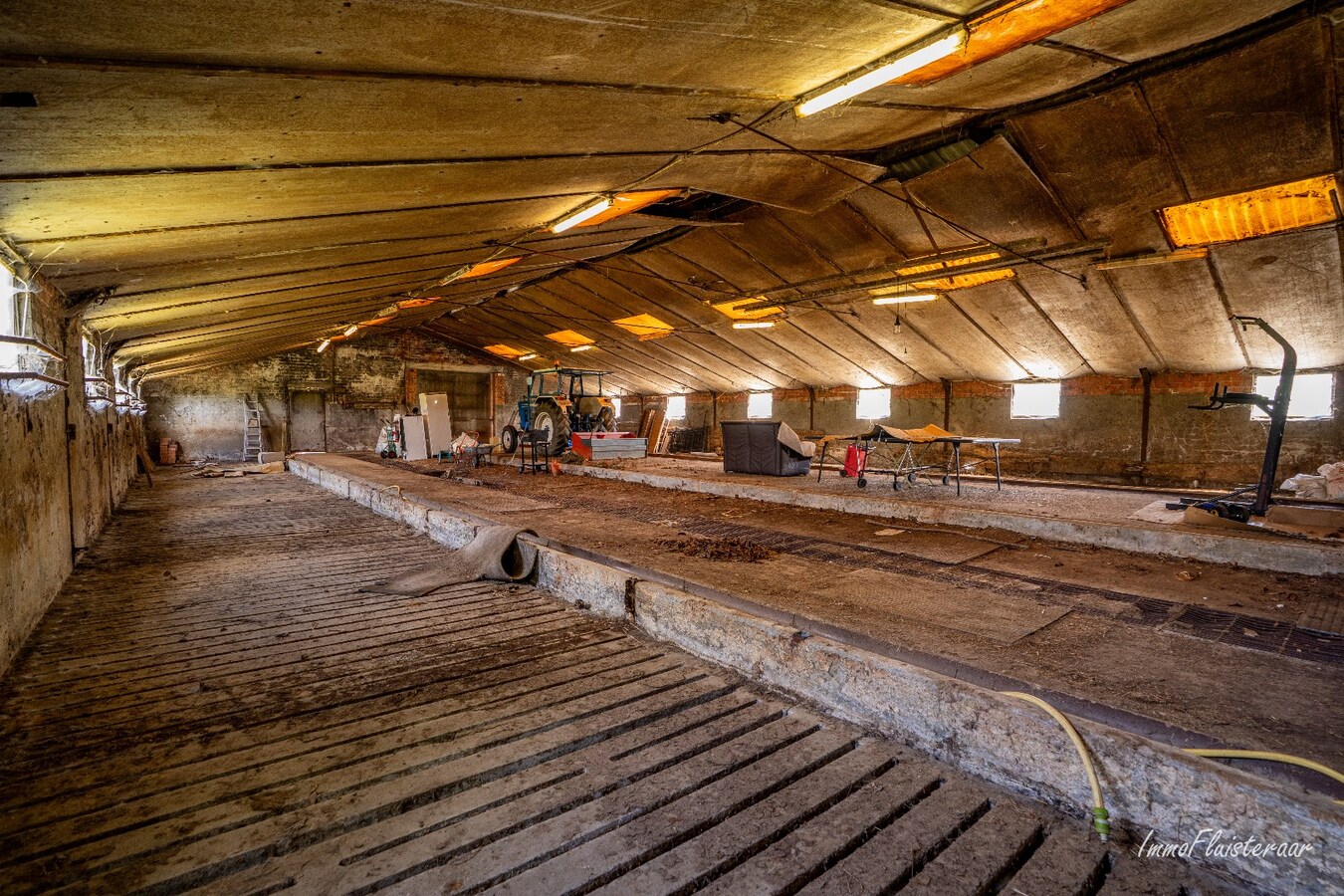Maison situ&#233;e &#224; la campagne avec d&#233;pendances sur environ 4 hectares &#224; Bekkevoort (Brabant flamand) 