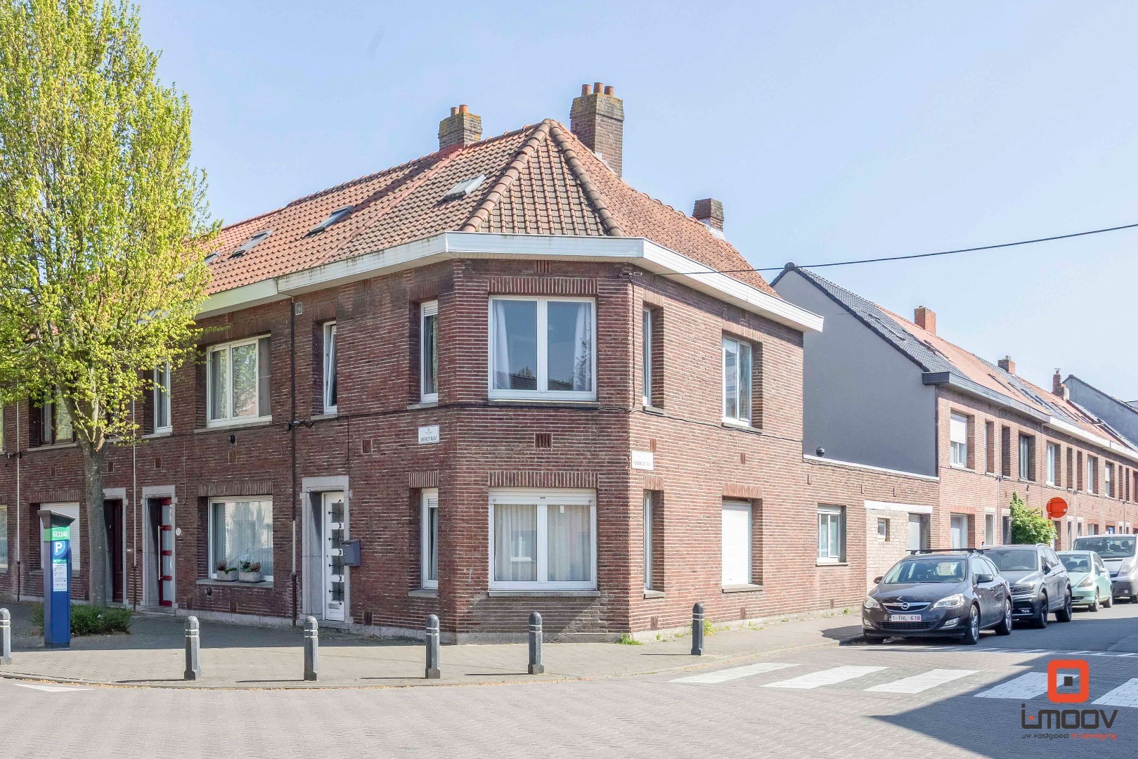 Deels vernieuwde woning met potentieel op uitstekende locatie 