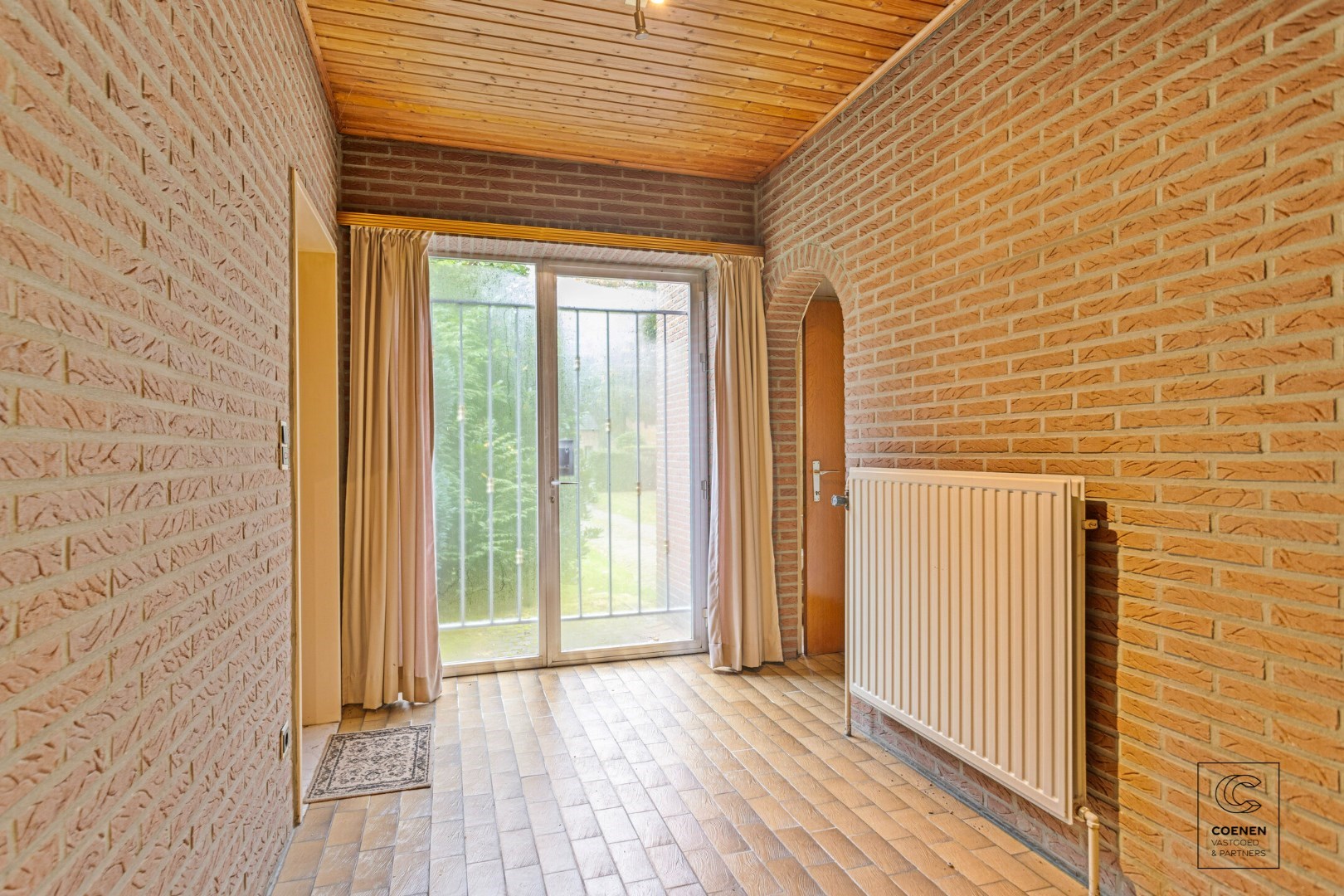 Te renoveren woning met 4a5 slpk&#39;s, bew. opp. van 236m&#178; op een perceel van maar liefst 4.057 m&#178; te Westmalle! 