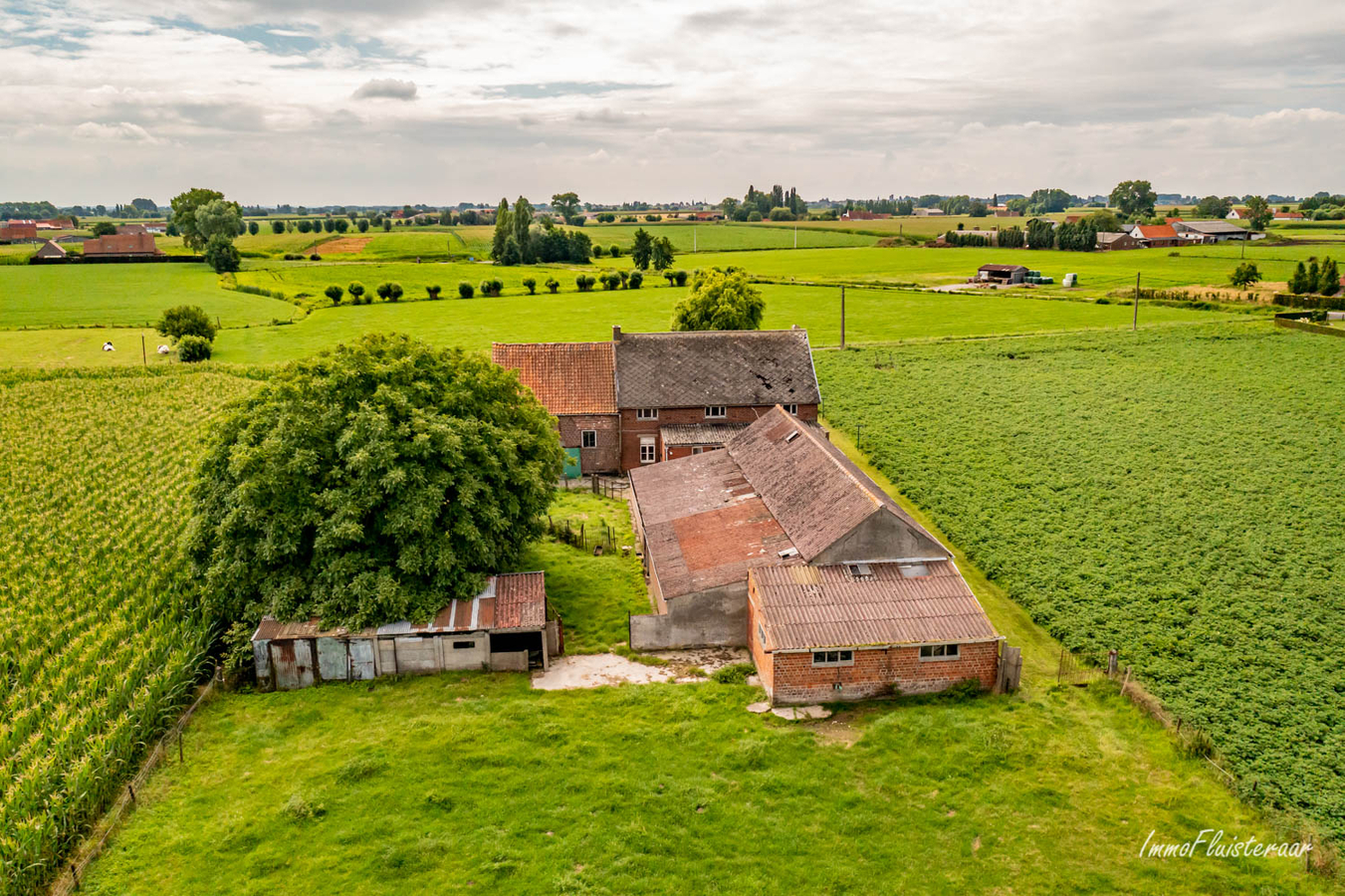 Landelijke woning met stalgebouwen en aanpalende weiden op 5.760m&#178; 