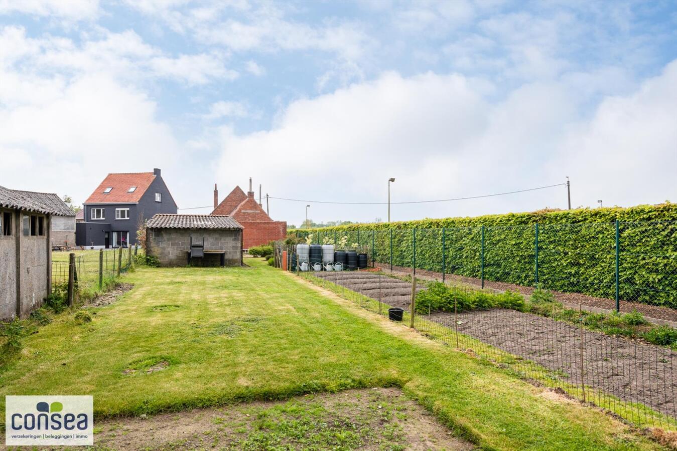 woning op groot perceel vlakbij het centrum van Maldegem 