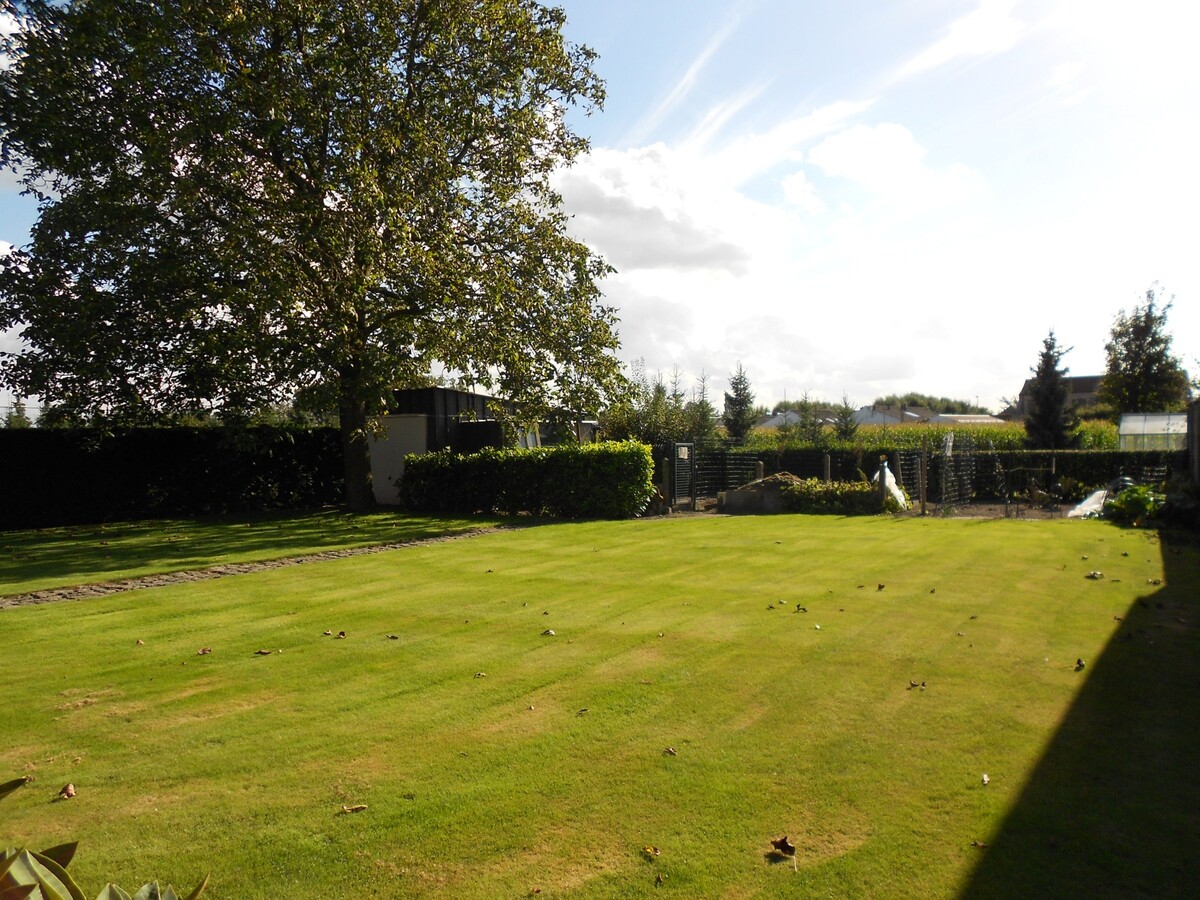 Ruime open bebouwing met grote tuin 