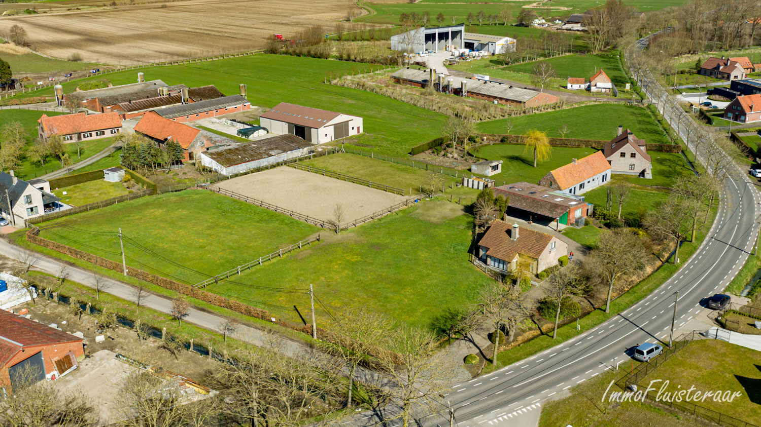 Charmante woning met bijgebouw en aanpalende weides op 7.240m&#178;. 