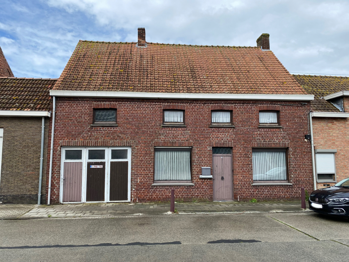 Woning met 4 slaapkamers garage en tuin te Koekelare 