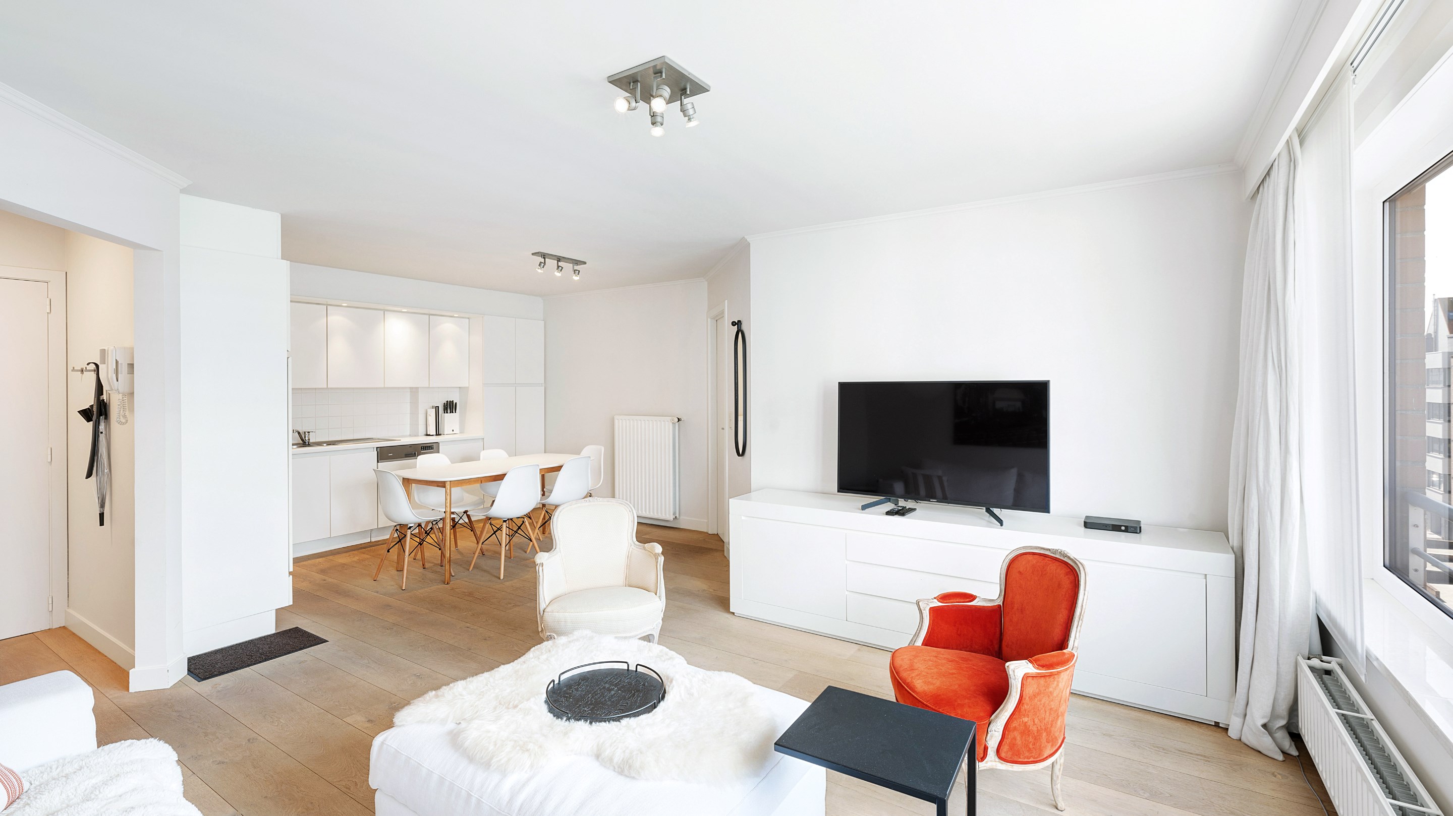 Instapklaar &amp; tevens gemeubeld 1-slaapkamerappartement is gelegen 150m wandelafstand van de Zeedijk-Albertstrand. 