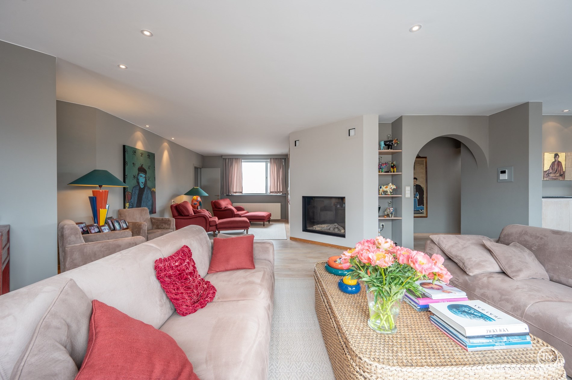 “Unieke Penthouse (1992) te koop op een toplocatie in Knokke –3 -kamerappartement met uitzonderlijke zonneterrassen van meer dan +/- 200m2 . 
