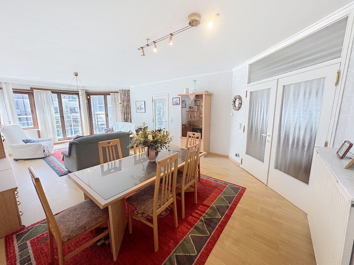 Ruim appartement gelegen aan de achterzijde van de Zeedijk 