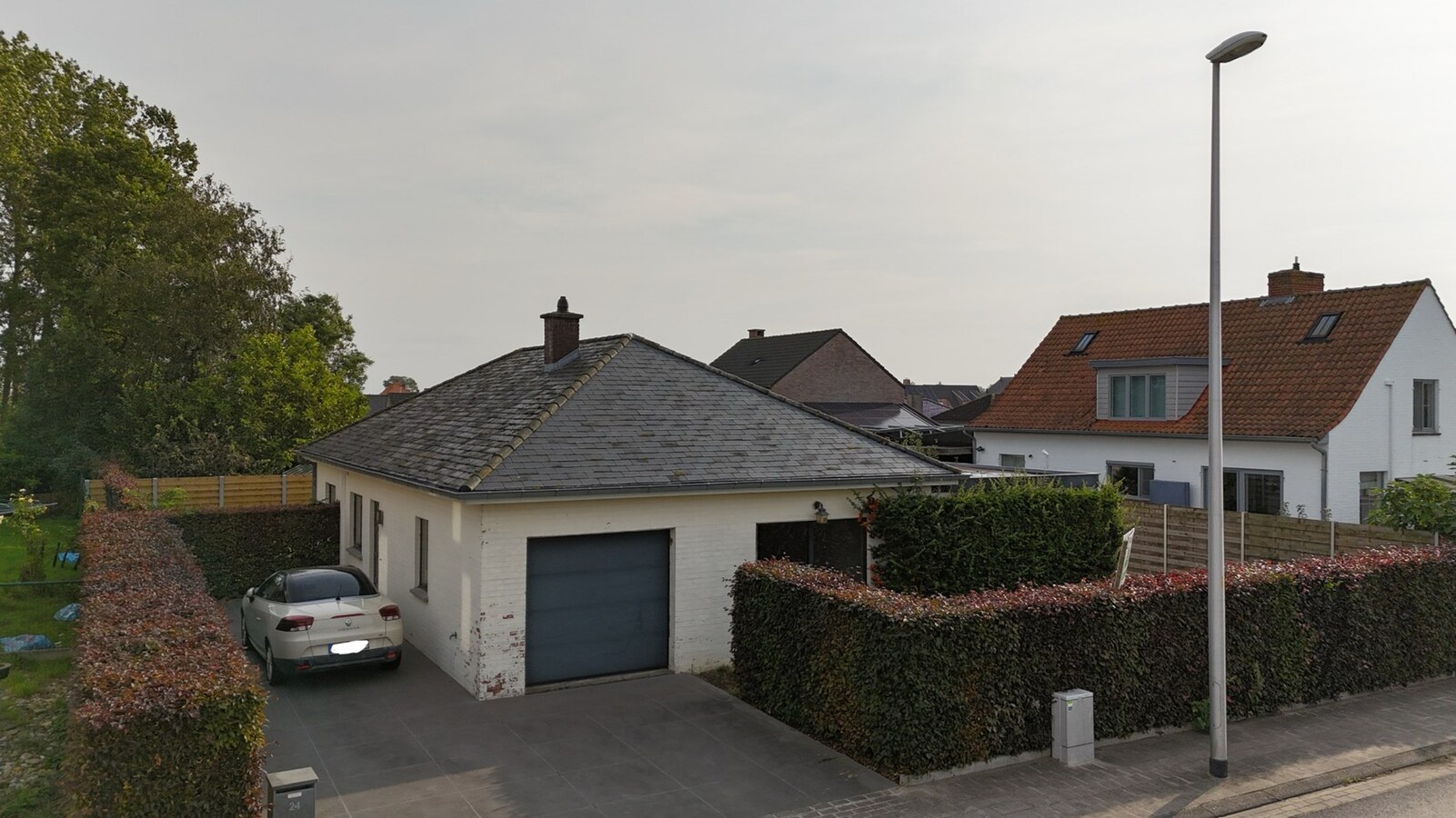 Alleenstaande woning met 3 slaapkamers en garage te Koekelare 