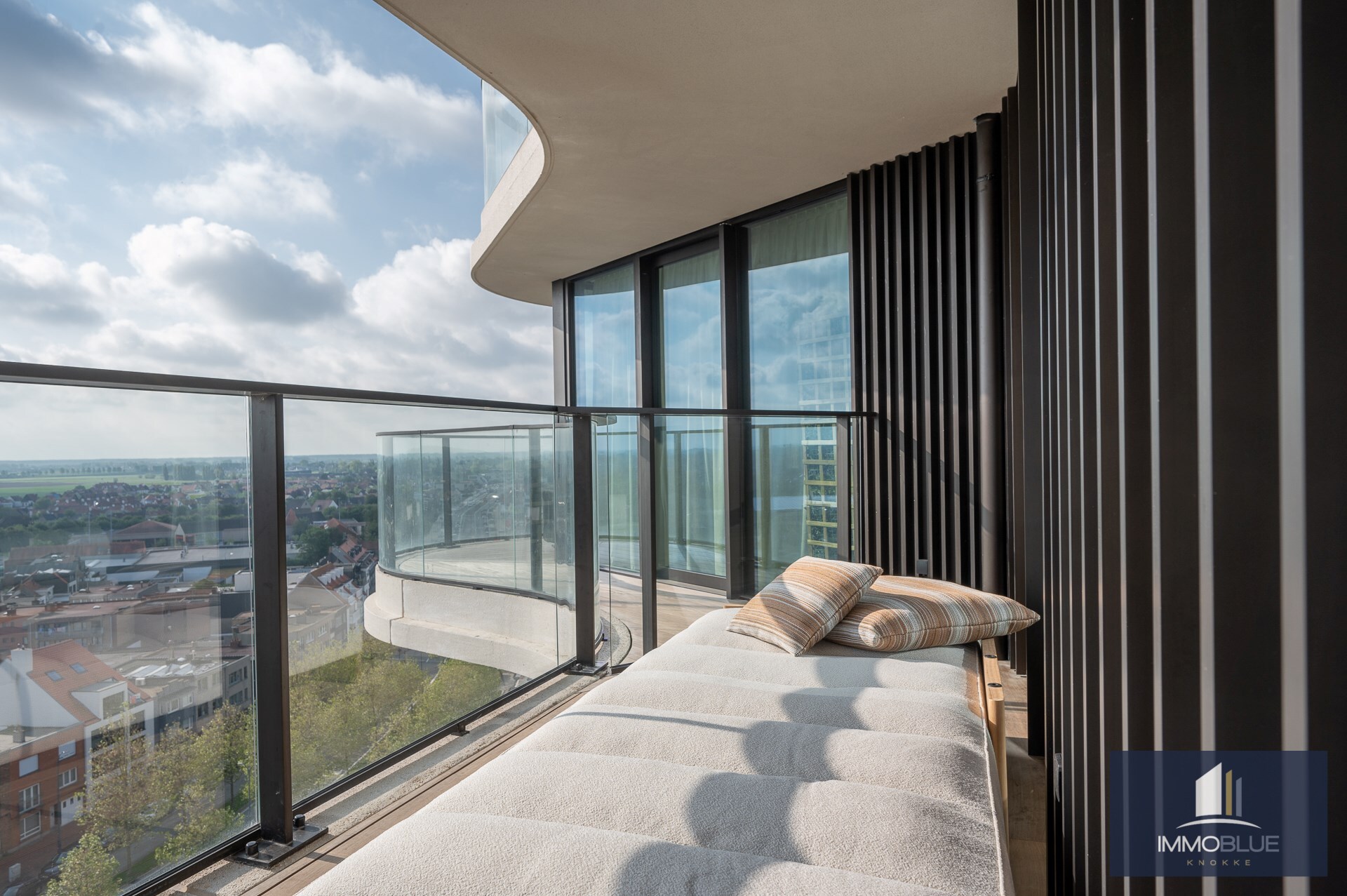 Luxueus appartement met zeer ruim terras gelegen in de exclusieve residentie The Tower. 