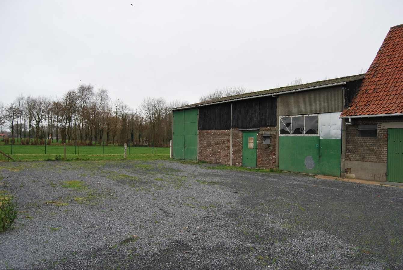 Te renoveren hoeve met loods op ca. 1,43ha te Deinze 