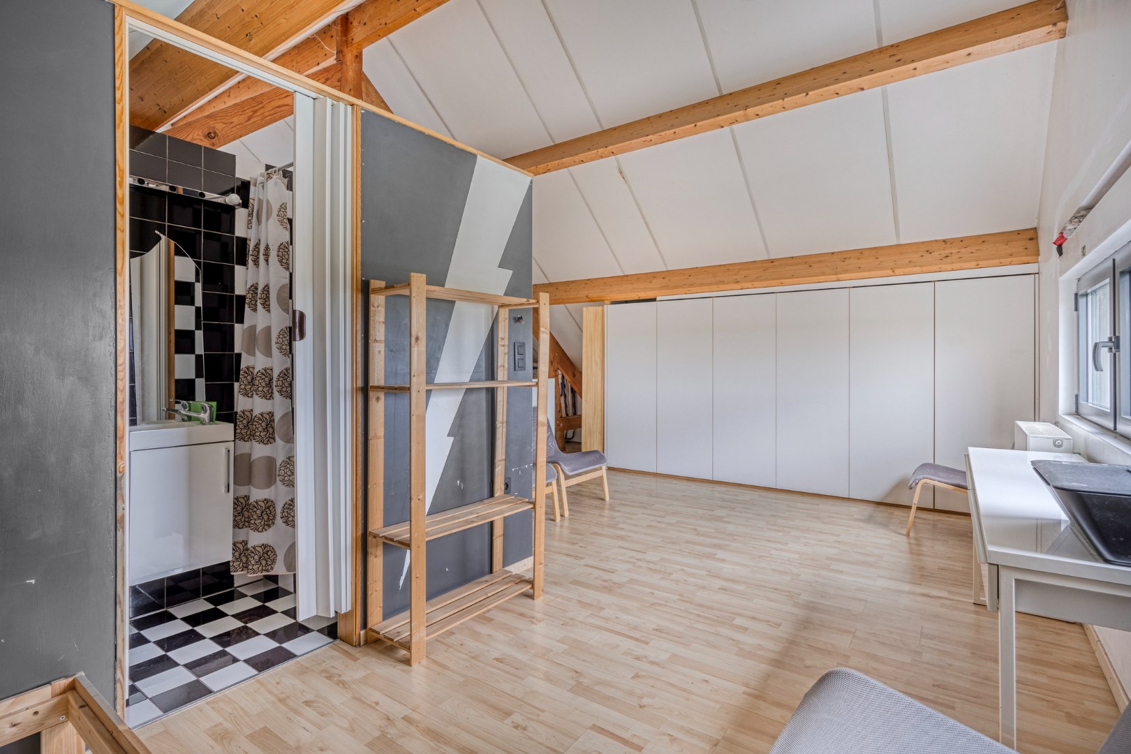 Villa met praktijkruimte op perceel van 1.817m&#178; te Geel 