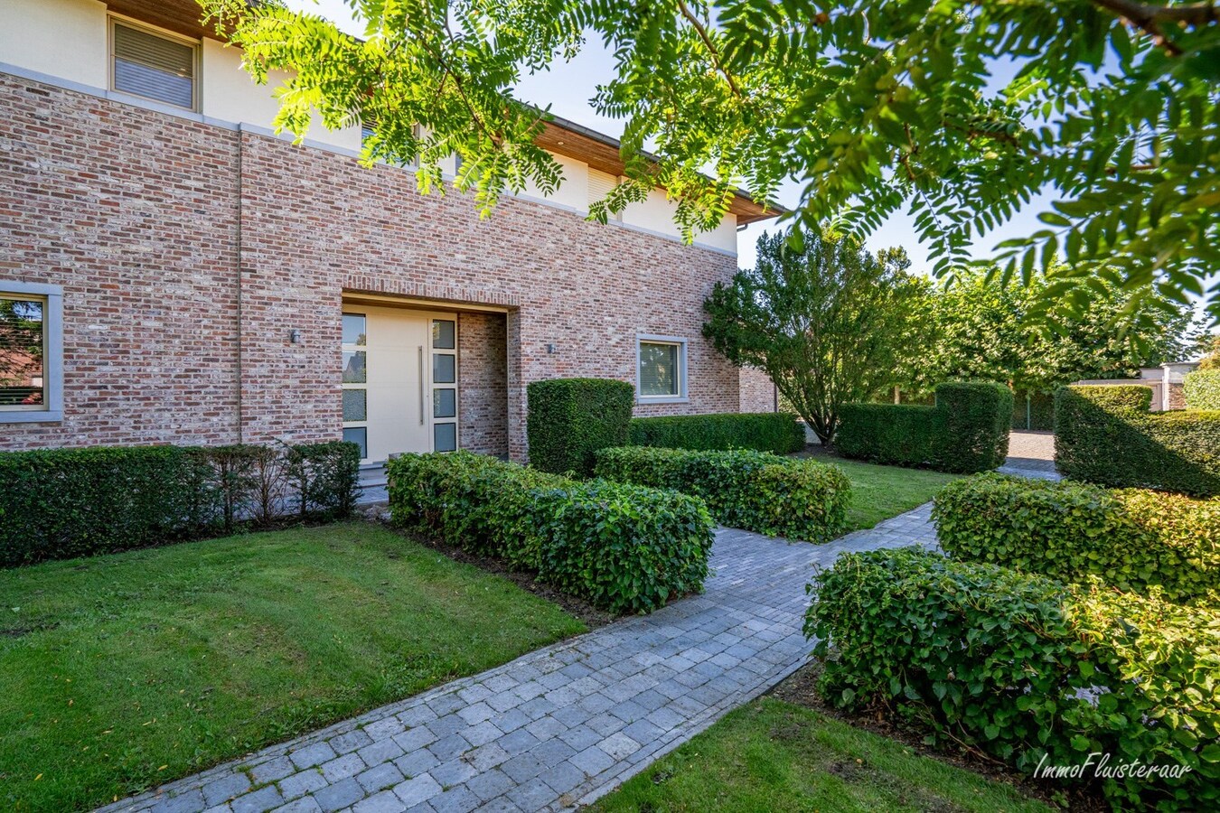 Villa de luxe avec piscine sur un grand terrain d&#39;environ 92 ares &#224; Opitter (Bree) 