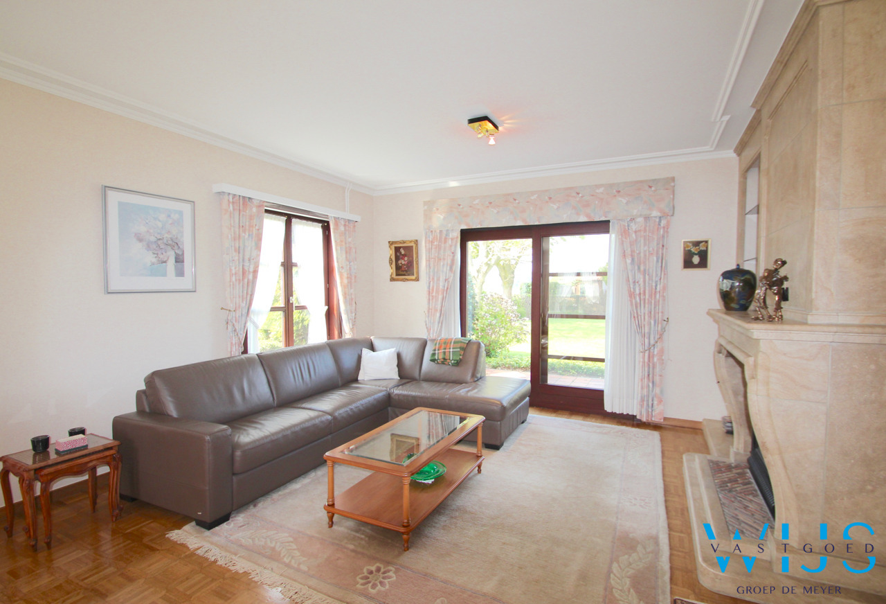 Prachtige instapklare en ruime woning op 1547m&#178;  te OOSTEEKLO 