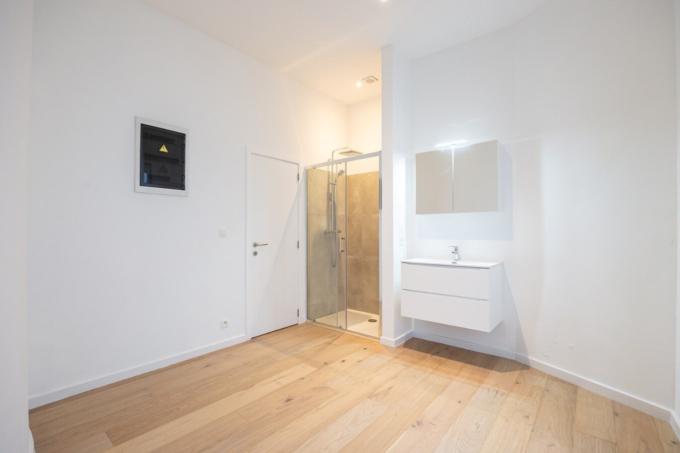 Volledig gerenoveerd gebouw met 3 appt. te Borgerhout! 