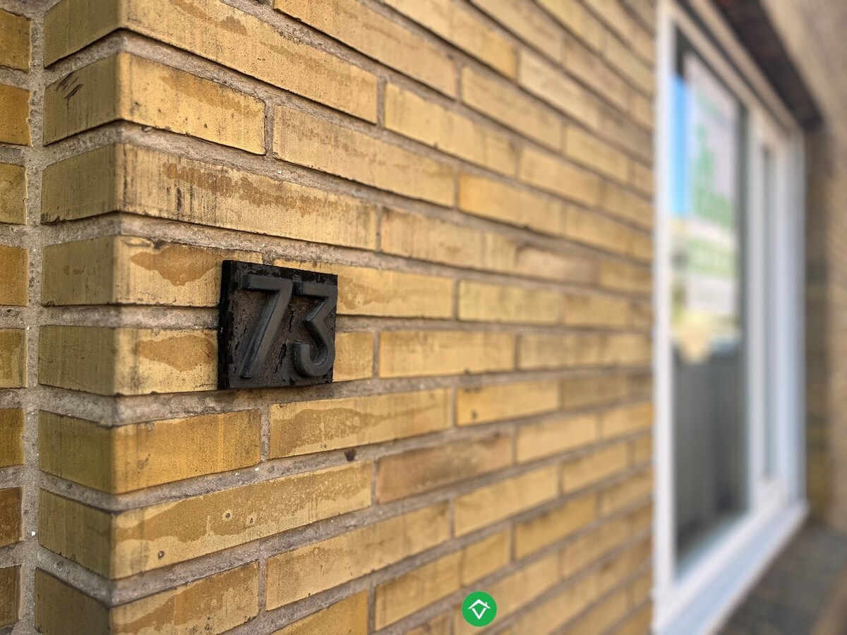 Comfortabel, op te frissen woonhuis met zonnige tuin, welgelegen in rustige buurt. 