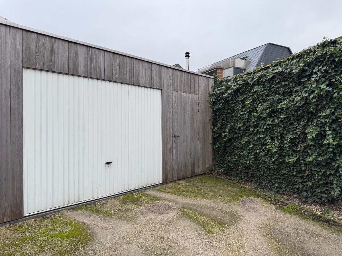 Ruim appartement met 2 slaapkamers groot terras en garage in Aartrijke 