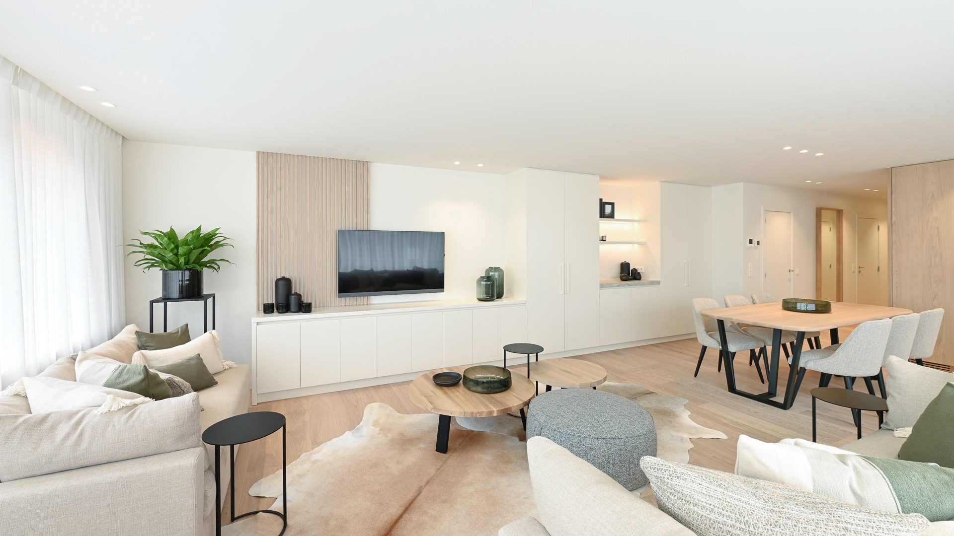 Schitterend HOEKappartement met 3 volwaardige slaapkamers ideaal gelegen in het midden van de Lippenslaan te Knokke. 