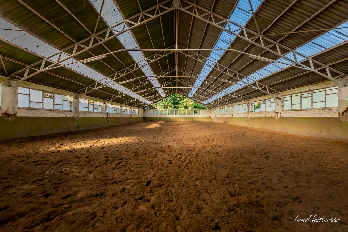 Horse accommodation with indoor and outdoor arena on approximately 50 acres in Hoeilaart (Flemish Brabant) 
