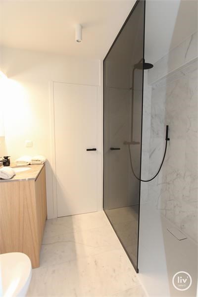 Top gerenoveerd appartement nabij de Lippenslaan en Zeedijk gelegen. Gevelbreedte van 7m! 