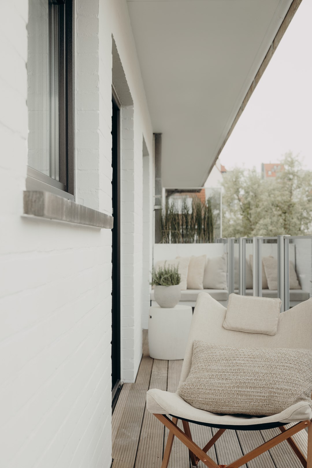 Prachtig vernieuwd appartement (130m&#178;) met 3 volwaardige slaapkamers op 500meter van het strand te Duinbergen. 