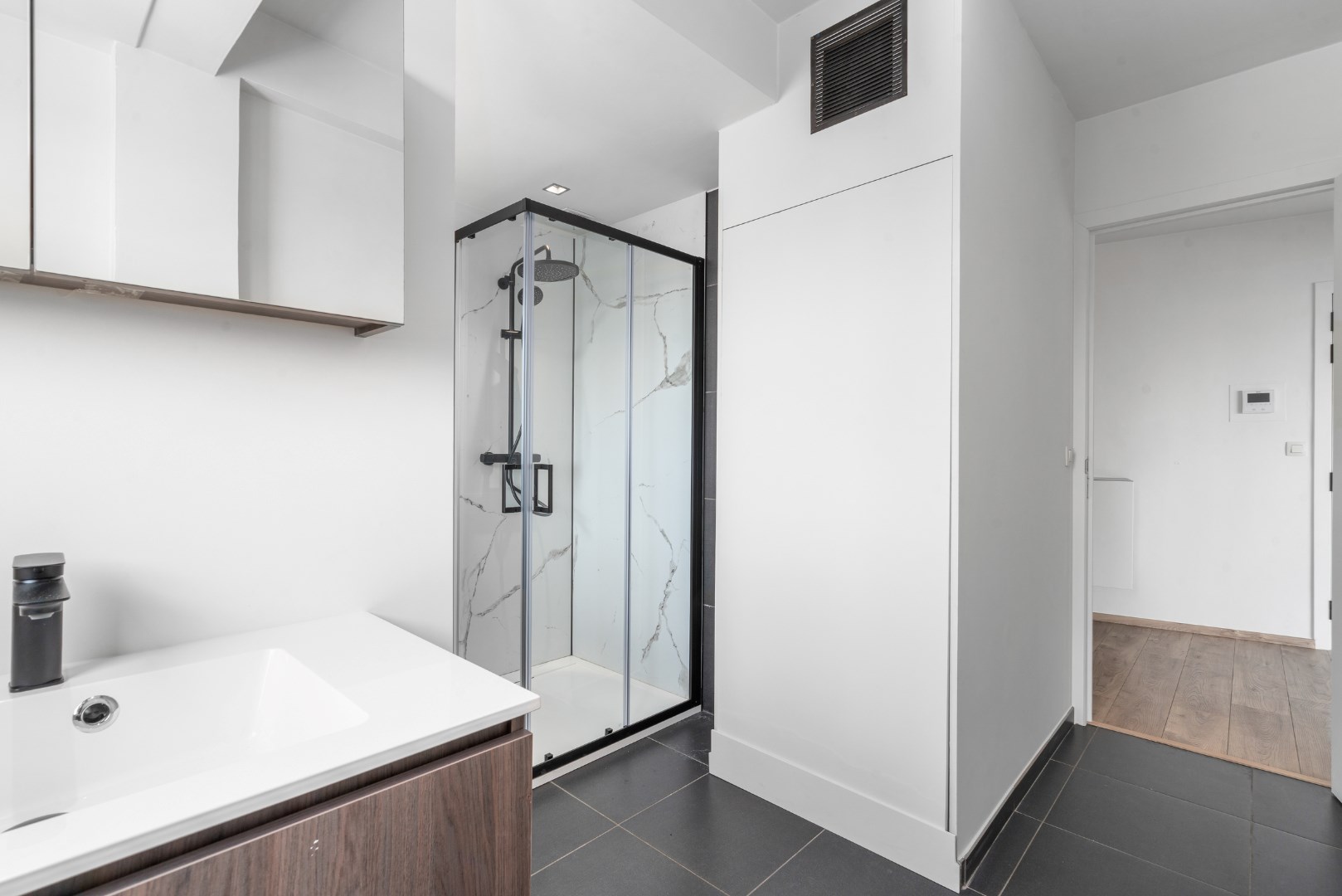 Instapklaar ruim hoek appartement met prachtig open zicht 