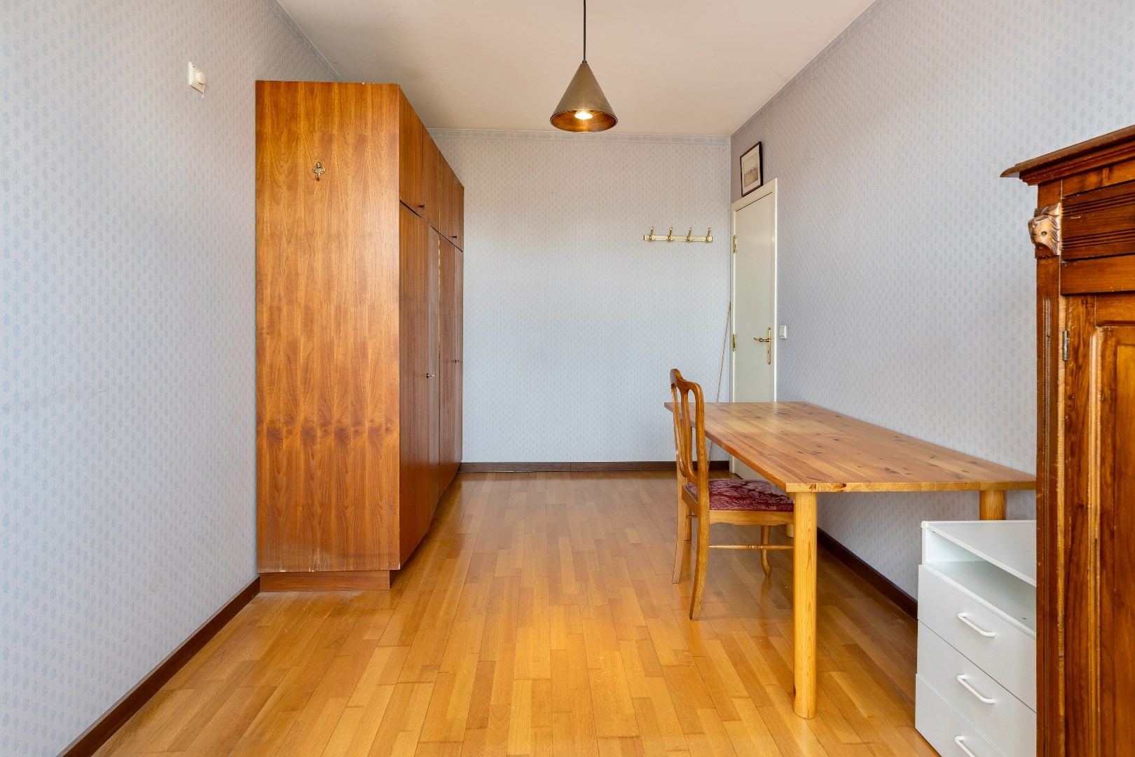 2 slaapkamer appartement  met kelder en garagebox in centrum Halle 