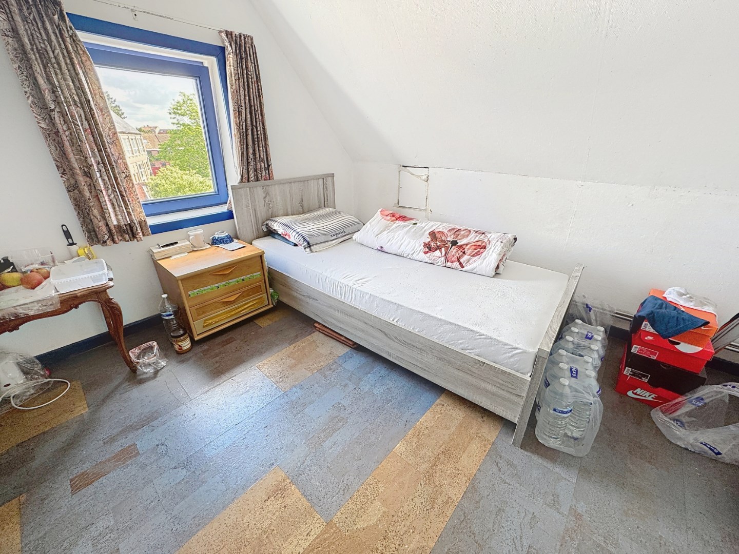 Ruime standaard rijwoning met 4 slaapkamers in het historische Brugge 