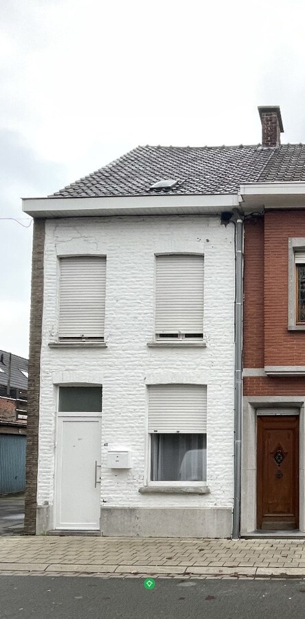 Woning met 2 slaapkamers en koer in centrum Roeselare 