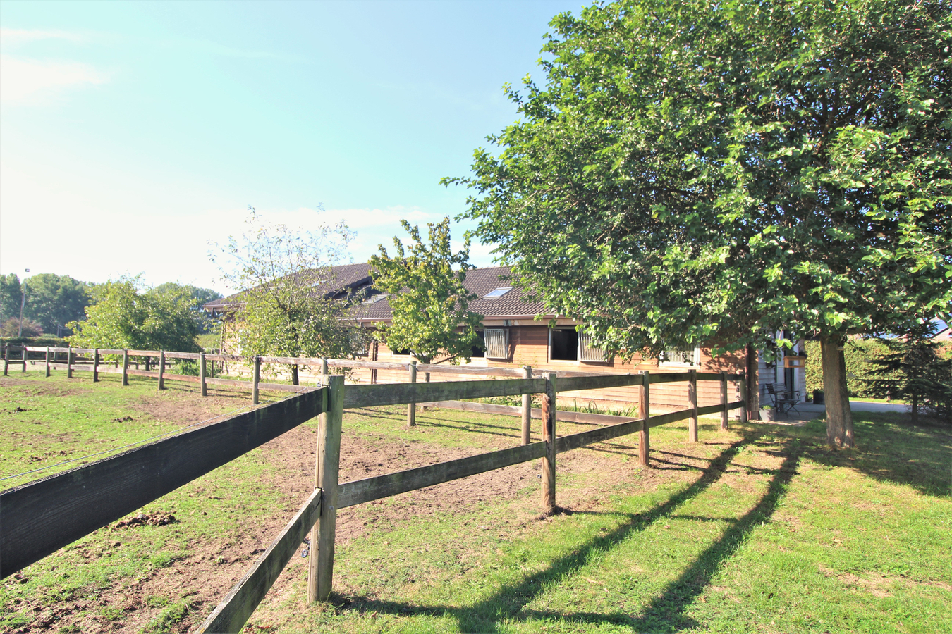 IN OPTIE - Uitzonderlijk charmante villa met paardenaccommodatie en weilanden op ca. 1,53ha te Keerbergen (Vlaams-Brabant) 