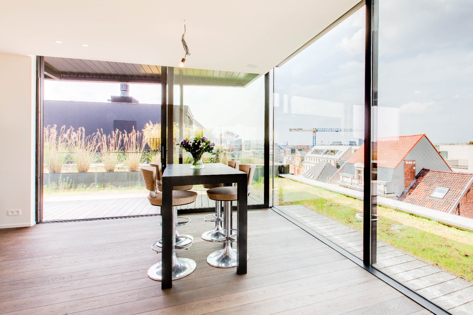 Unieke en lichtrijke penthouse ( Skybox)  met zicht op de 3 torens  nabij de Kouter 