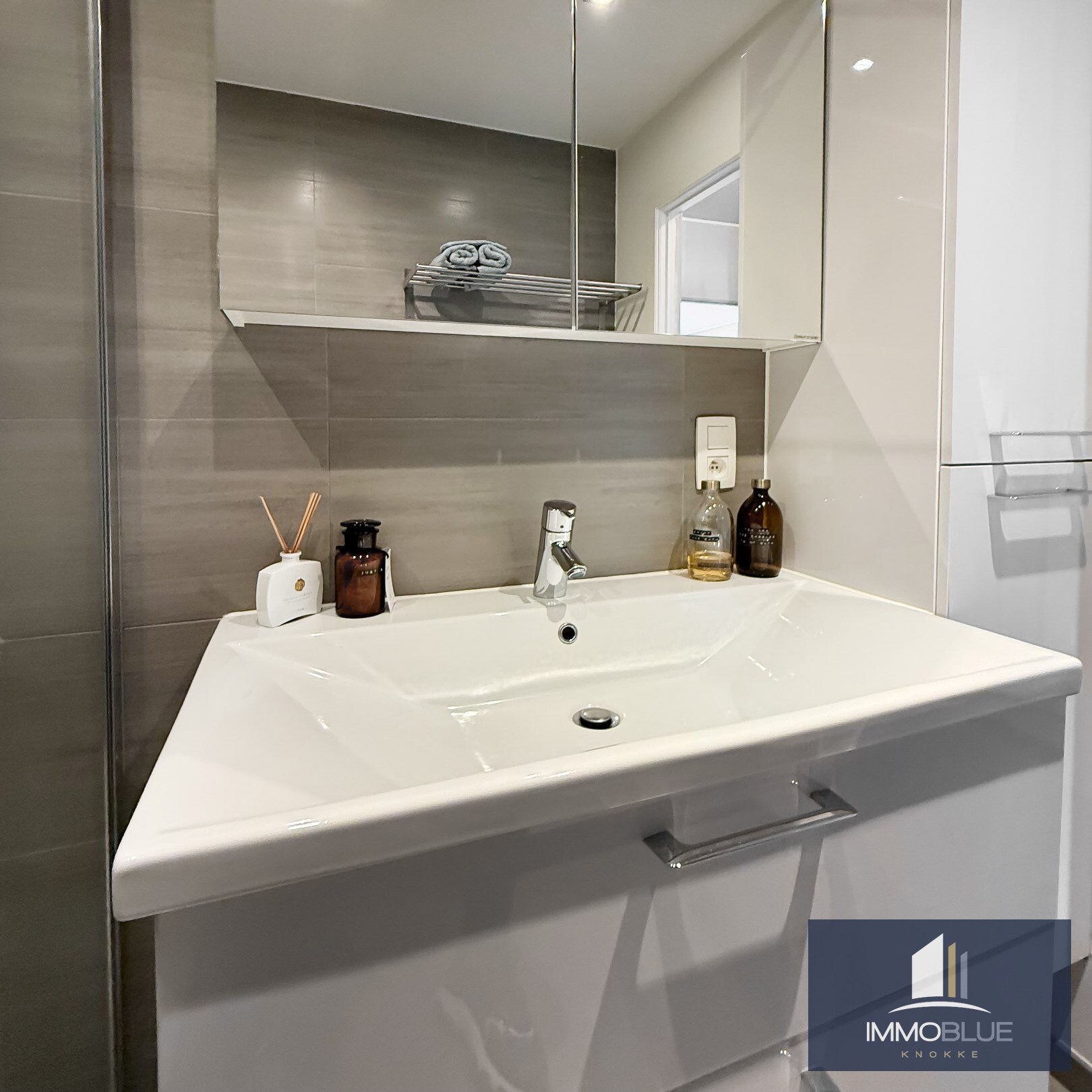 Appartement lumineux pr&#234;t &#224; emm&#233;nager avec une fa&#231;ade d’environ cinq m&#232;tres de large. 