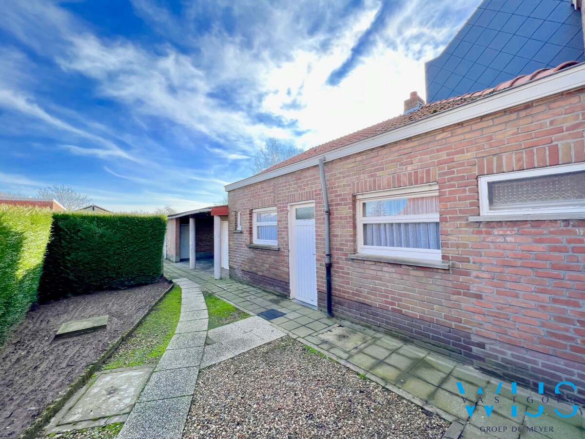 Stevig woonhuis op TOPlocatie te Waarschoot ! 