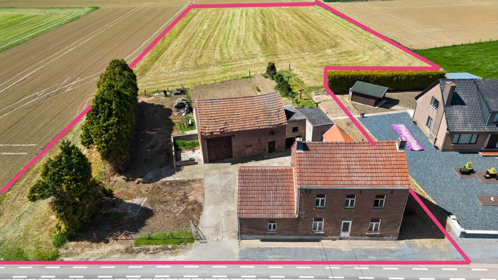 Renovatiewoning op perceel van 6854 m&#178; 