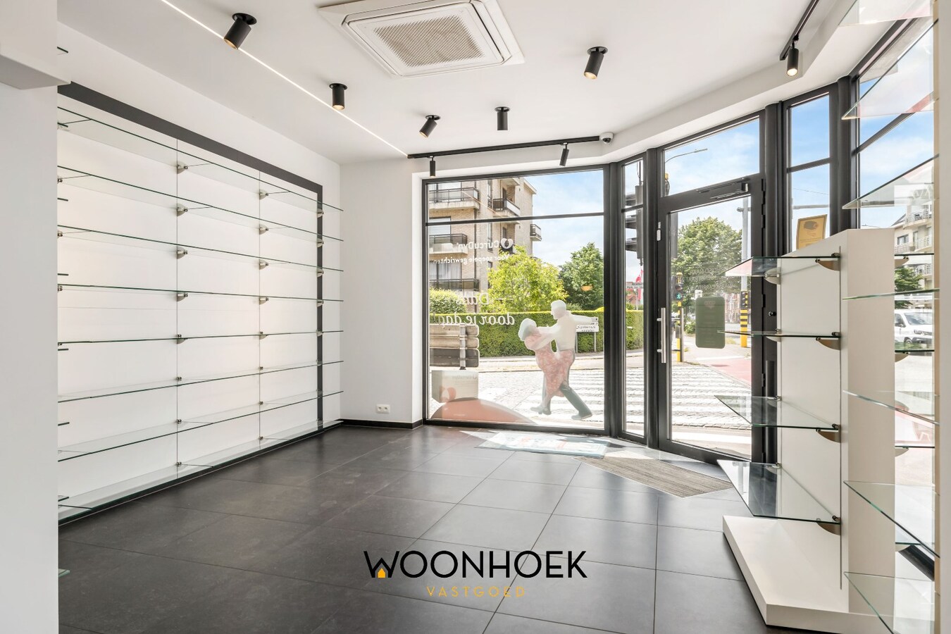 Centraal gelegen woning met handelsruimte te Lokeren 