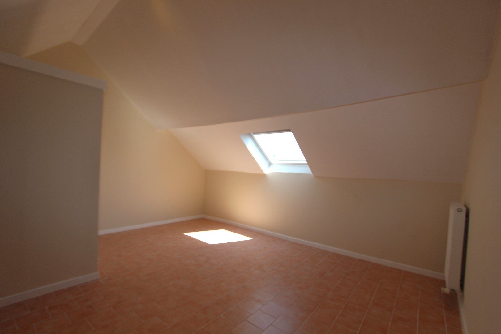 MOOI VERNIEUWDE WONING MET TUIN 