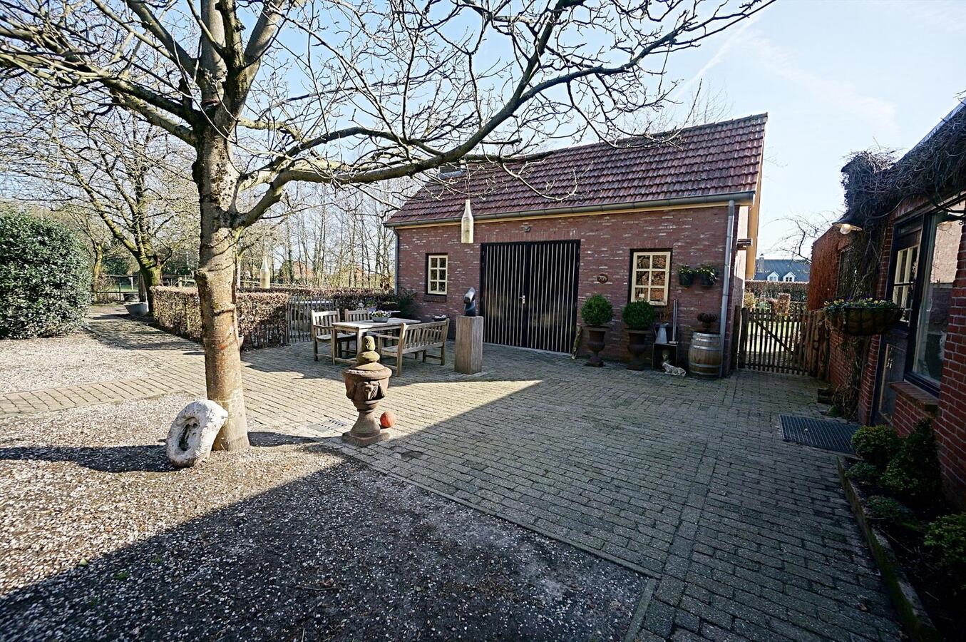 Hoeve met stallen en weide op ca. 1,12 ha te WEELDE 