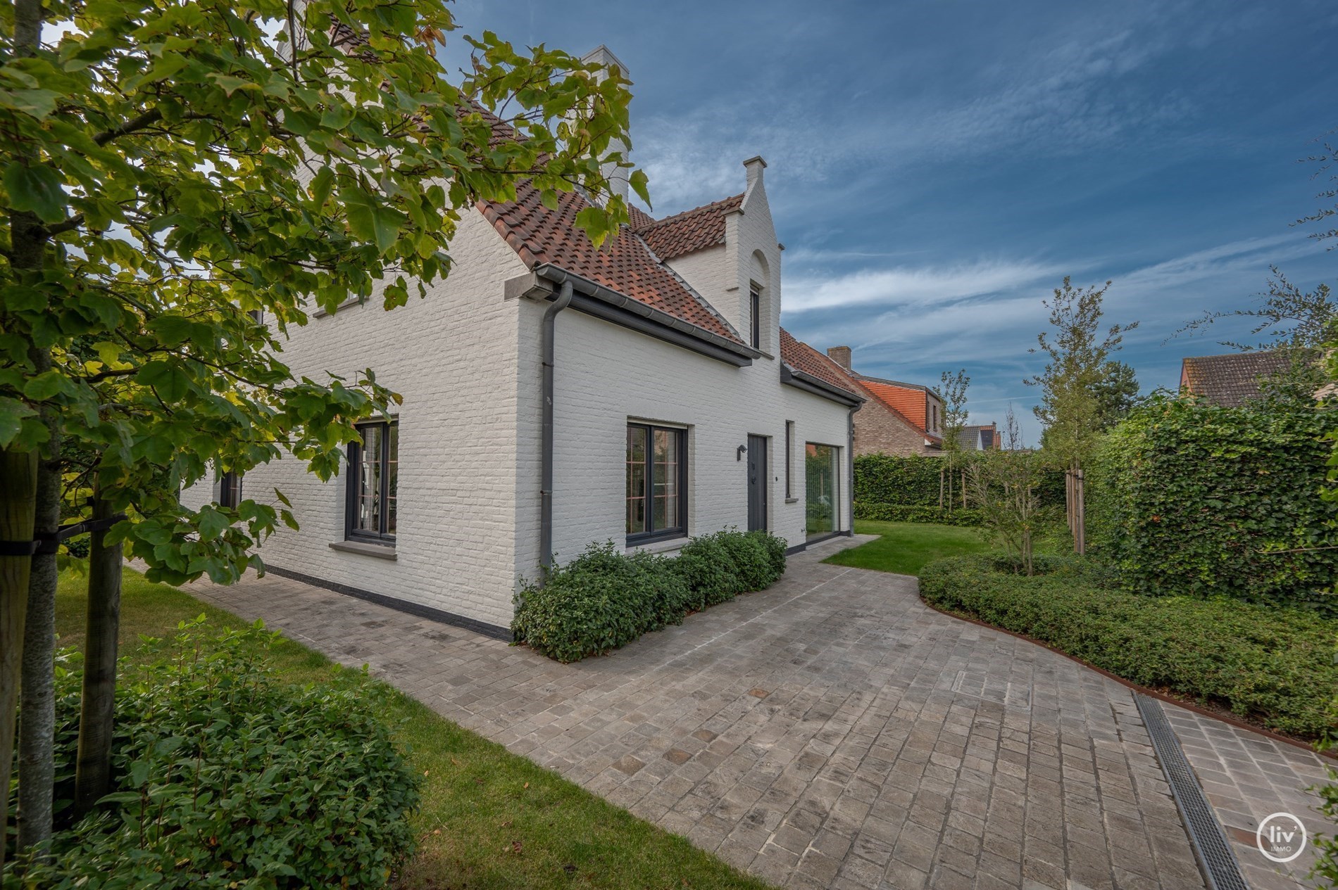 Centraal gelegen villa te Knokke-Heist (op een perceel van 601m2) in zeer goed onderhouden staat. 