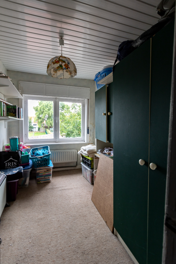 Ruime gezinswoning met 5 slaapkamers en garage te Eernegem 