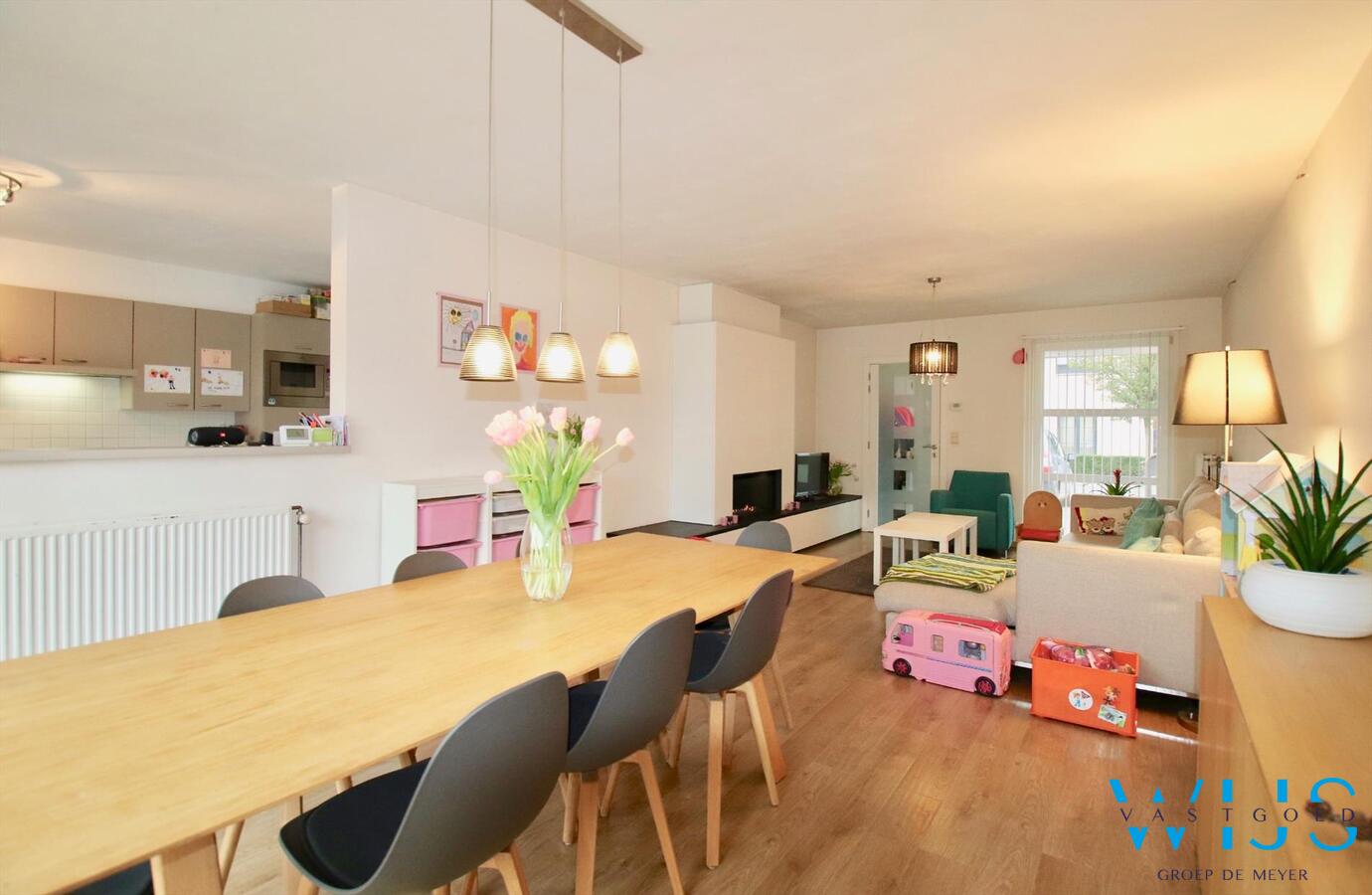 Instapklaar en zeer gezellig woonhuis in een rustige wijk te EEKLO ! 