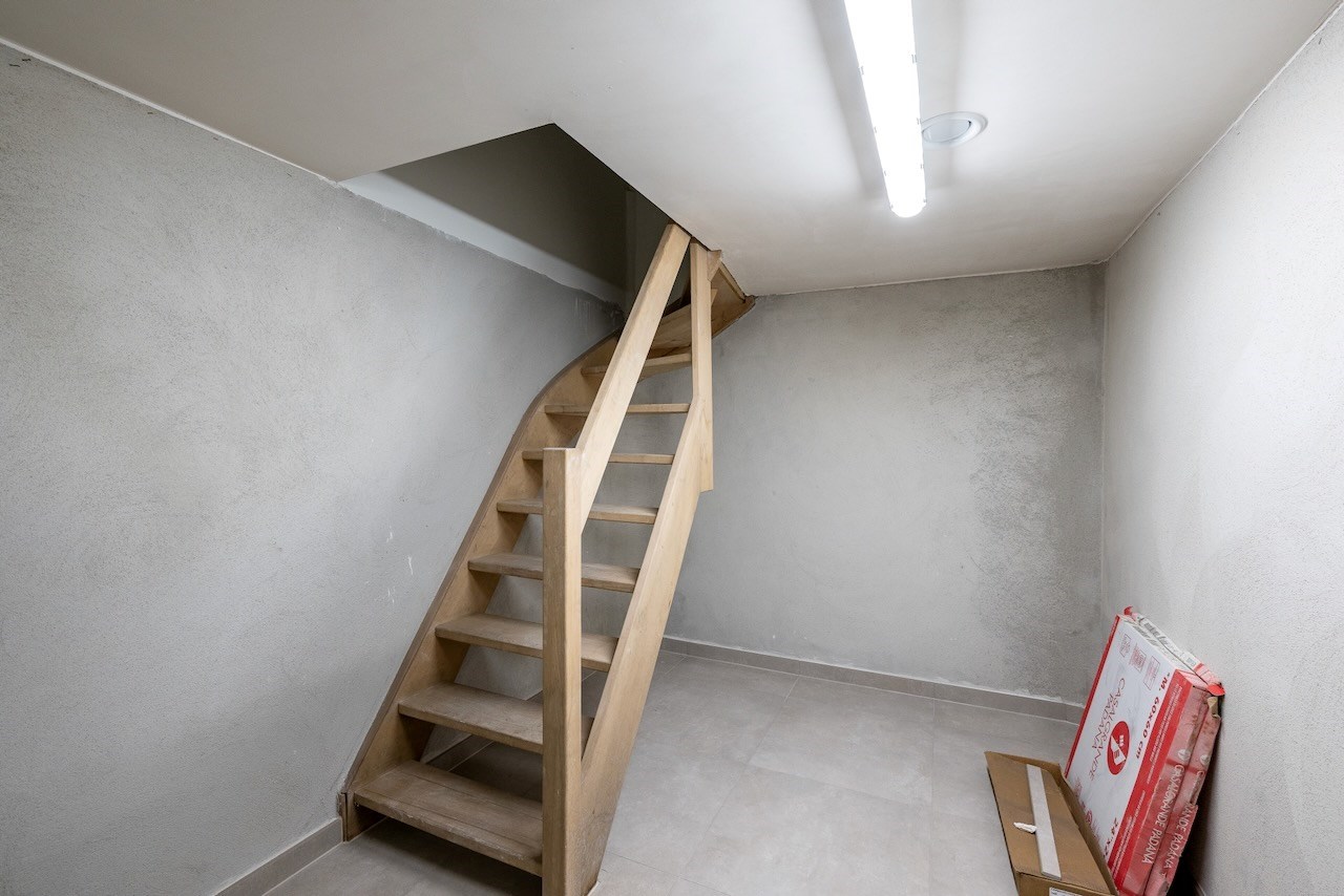 Prachtig gerenoveerde alleenstaande woning met oprit gelegen in een rustige wijk in Knokke nabij de Magere Schorre. 