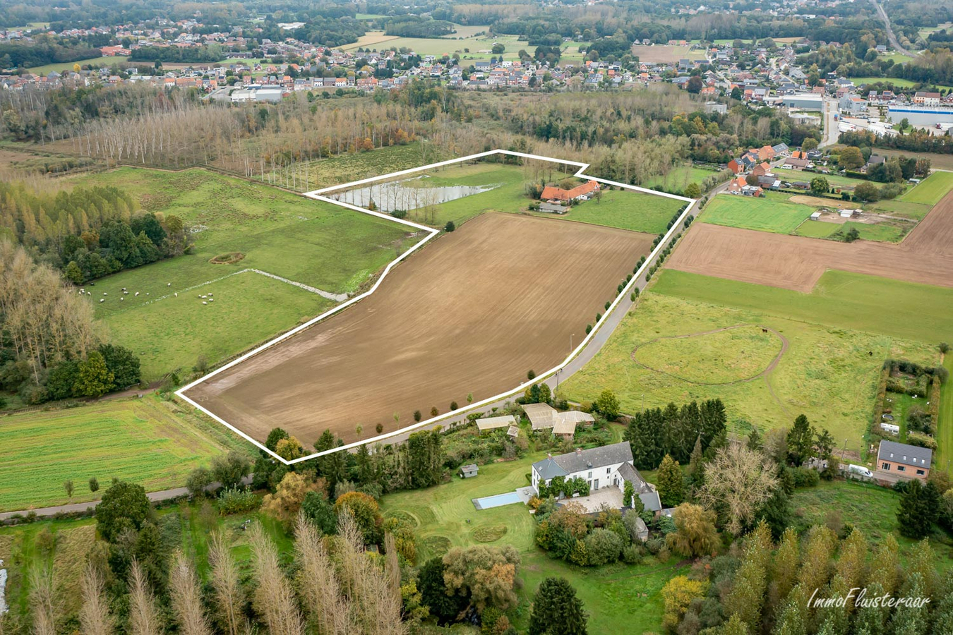 IN OPTIE - Te renoveren hoeve met woning, stallen, schuur en grond op ca. 5,6ha te Rotselaar (Vlaams-Brabant) 