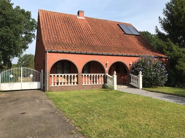 Gezinswoning met grote garage en stallen op ca. 92are te Heusden-Zolder 