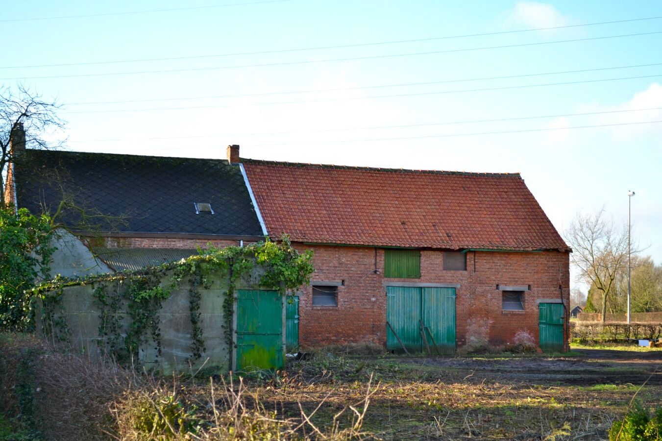 Te renoveren hoeve te St-Pauwels op 1,37Ha 